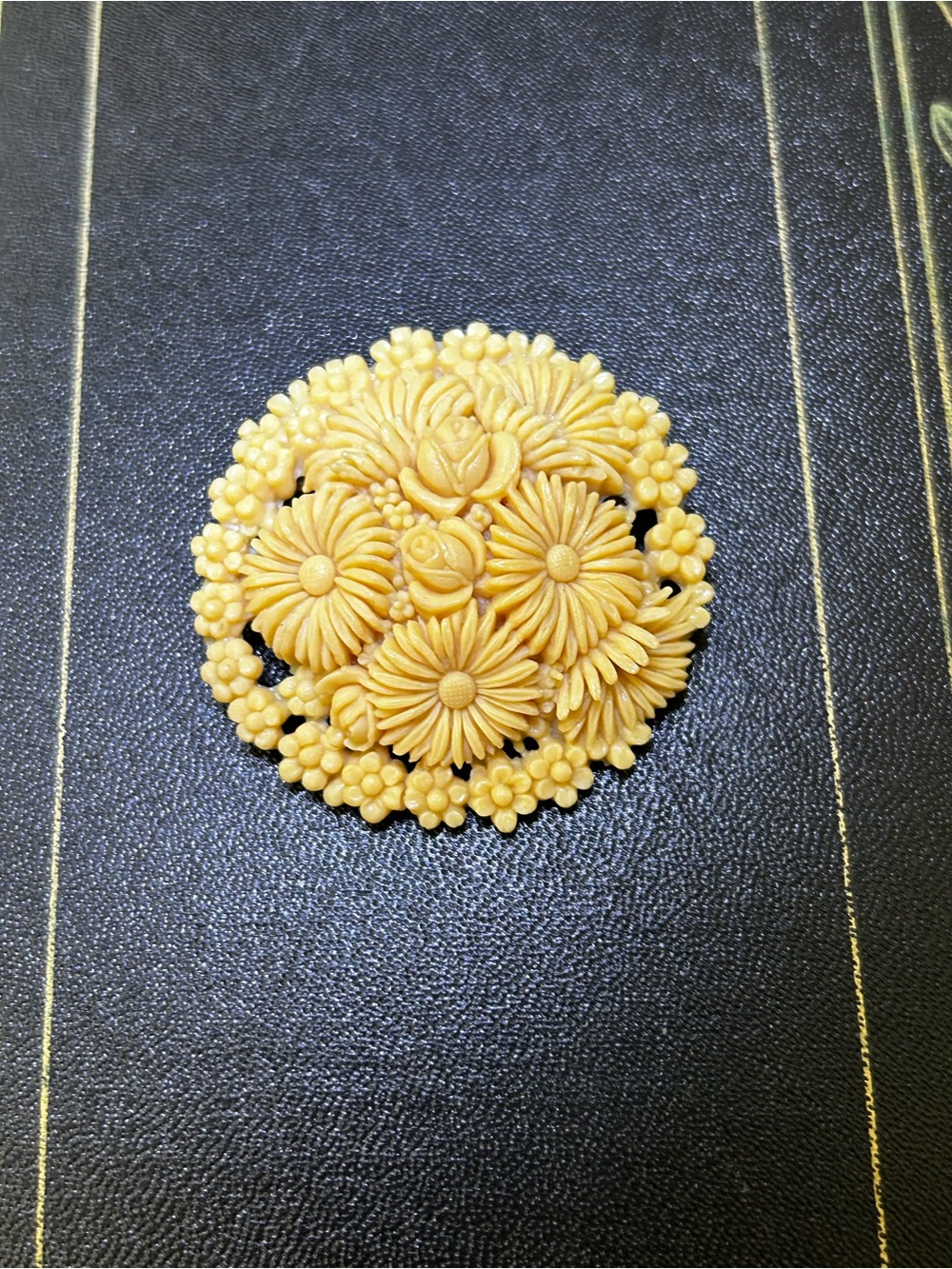 Vintage 1930s-40s Celluloid Floral Cluster Brooch Pin Cream Ivory Womens Jewelry